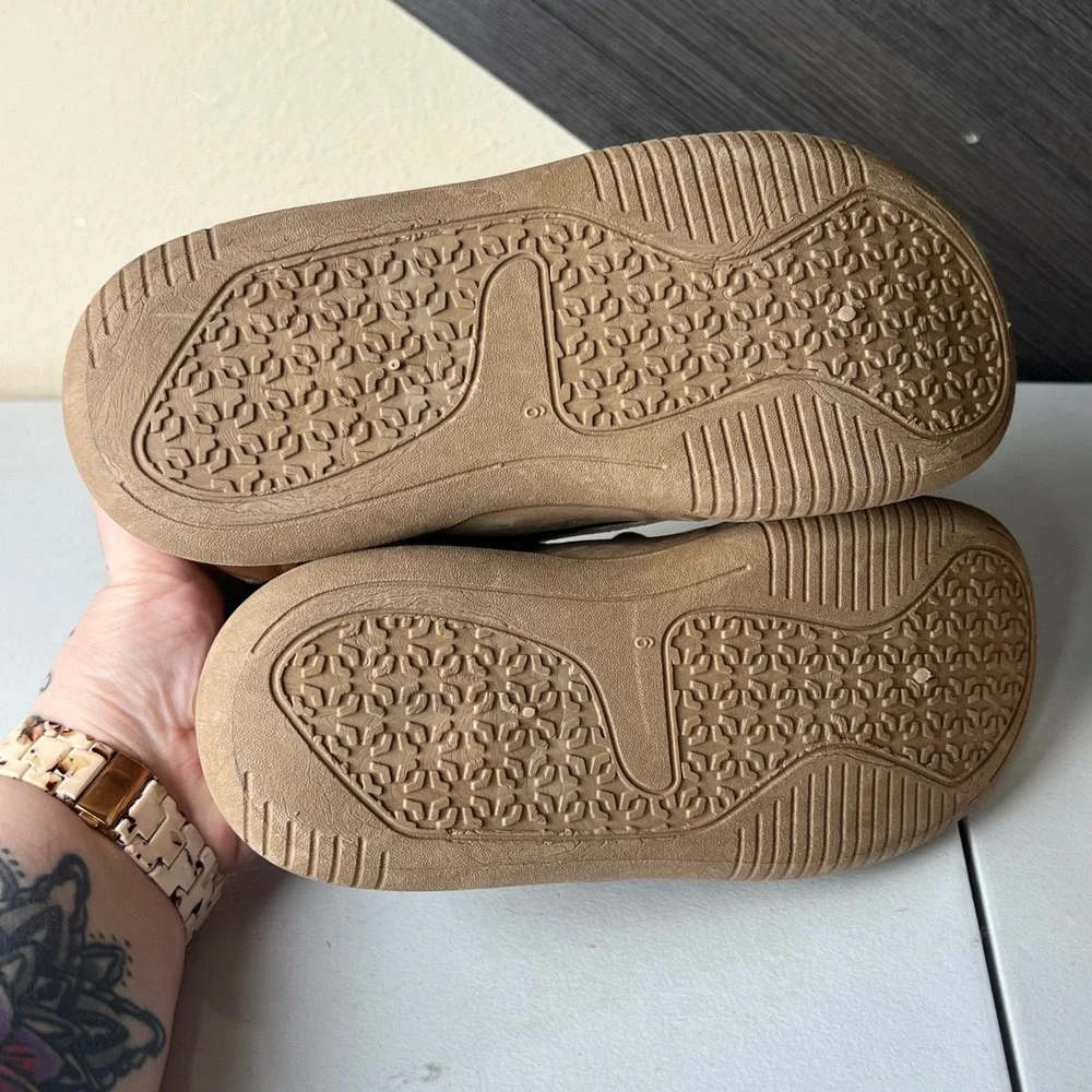 GHTR‎ Women's Platform Sneakers Brown Lace Up Chunky Sole Size 6 NWOT
